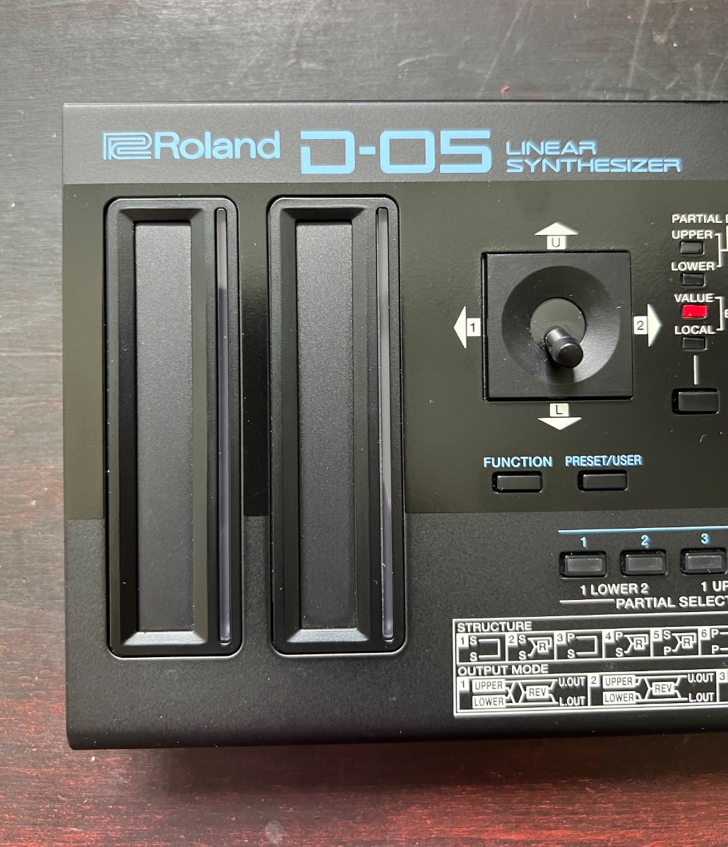 Roland D-05